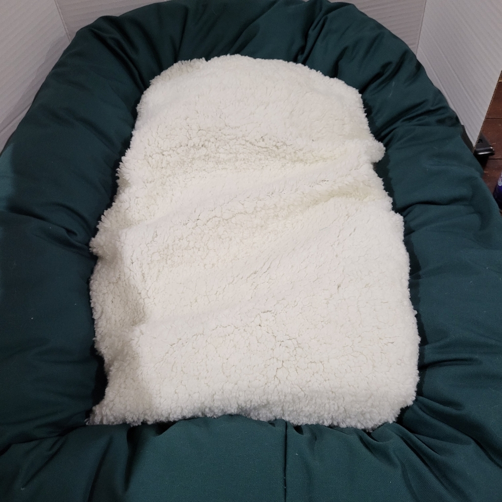 Pet Poly/Cotton Small Pet Bed for Dogs, Calming Dog Bed Washable, Small, Green